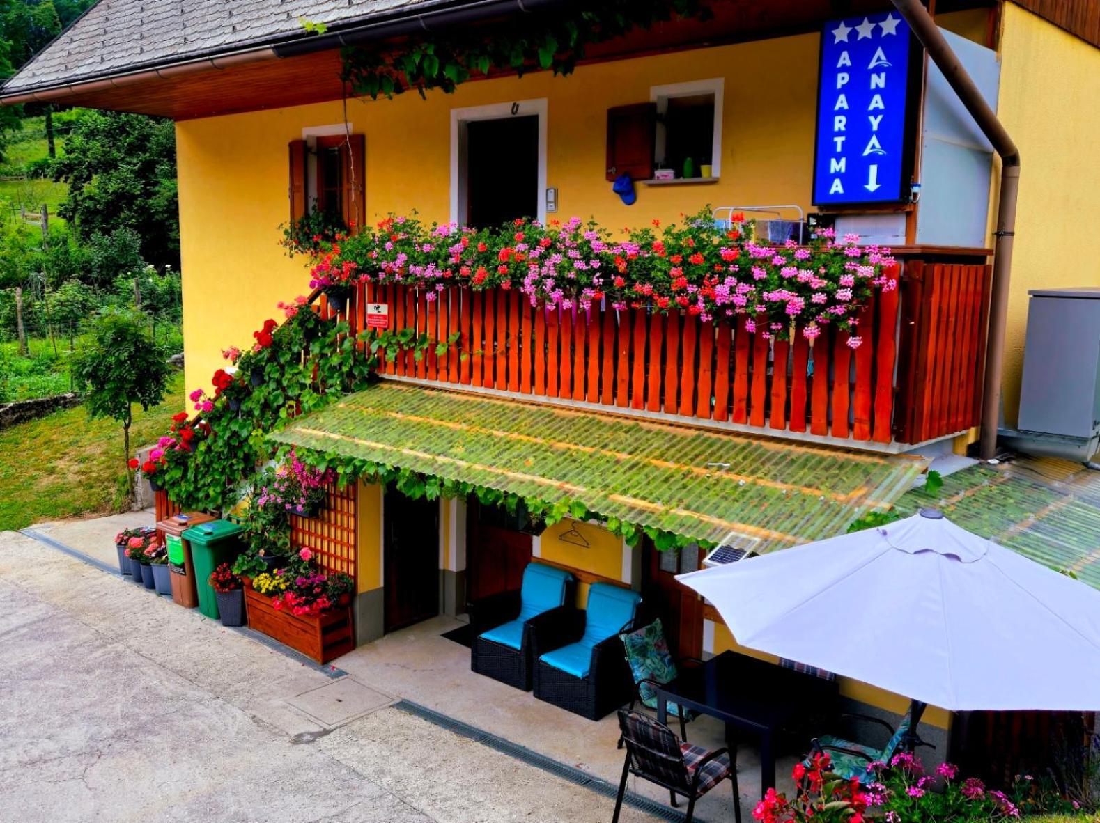 Apartment Anaya Paradise For Families Бовец Екстериор снимка